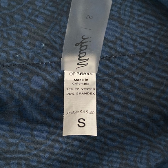 Maaji Women’s High-Waisted Floral Navy Leggings - Picture 14 of 15